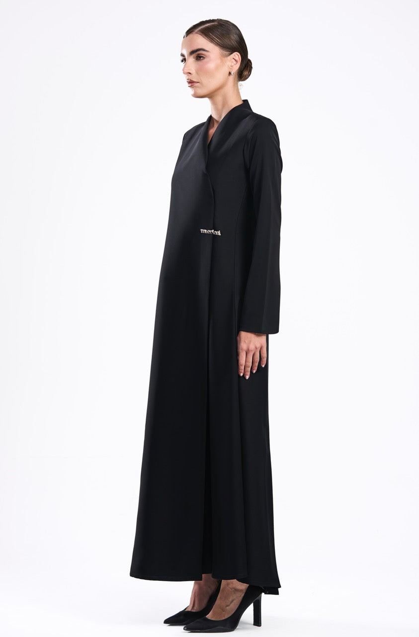 Black/brooch