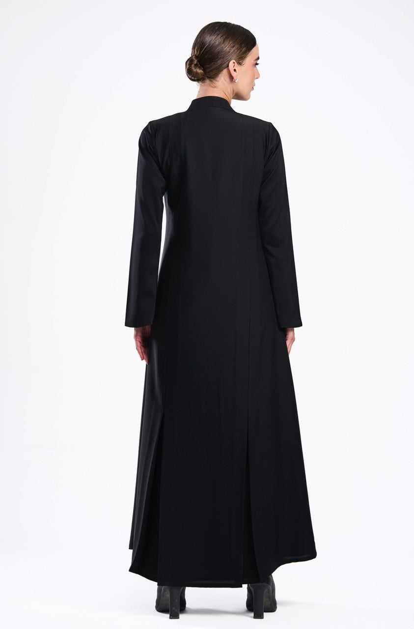 Black/brooch