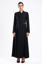 Black/brooch