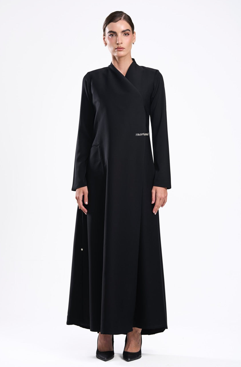 Black/brooch