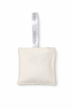 Clean oud/scented sachet