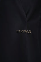 Black/brooch